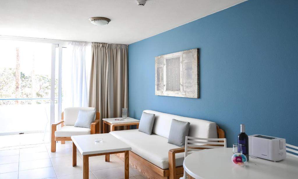 A seating area at Playa Del Sol - Adults Only