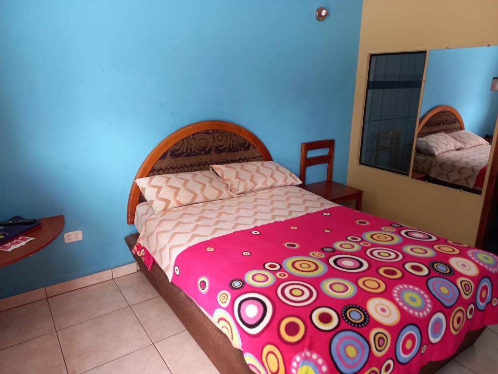 Postel nebo postele na pokoji v ubytování Hostal Aventura