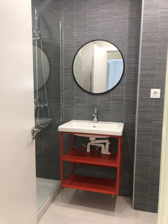 Koupelna v ubytování Acogedor apartamento a 100 mtr de la playa, 1 dormitorio y salón con sofá cama