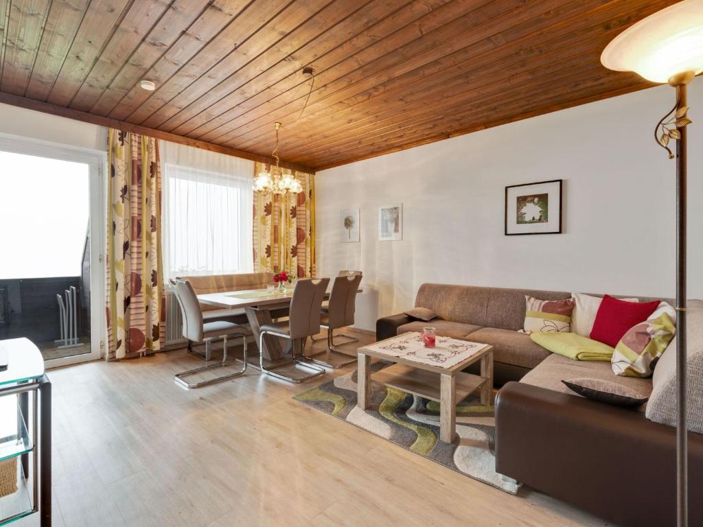 Zona d'estar a Spacious Apartment in Afritz am See near Ski Area