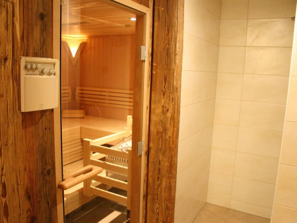 Koupelna v ubytování Holiday home in Leogang with sauna in ski area