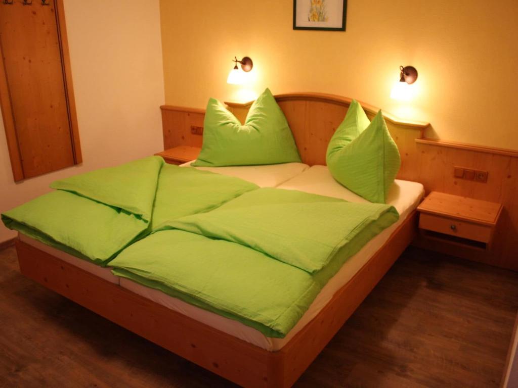 Postel nebo postele na pokoji v ubytování Holiday home in Leogang with sauna in ski area