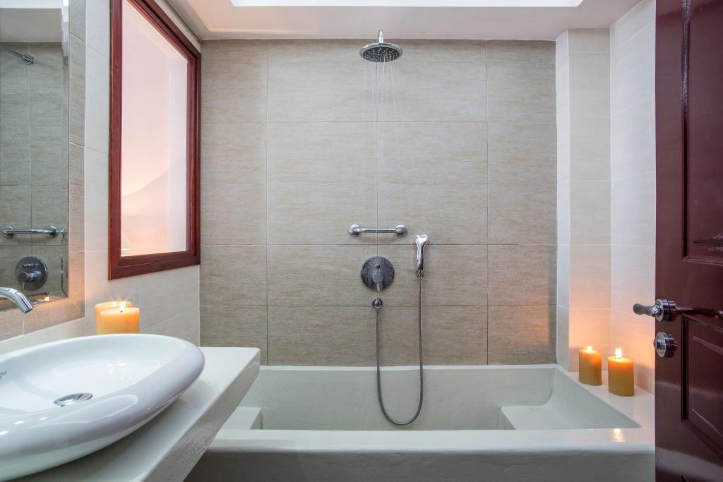 A bathroom at Veggera Beach Hotel