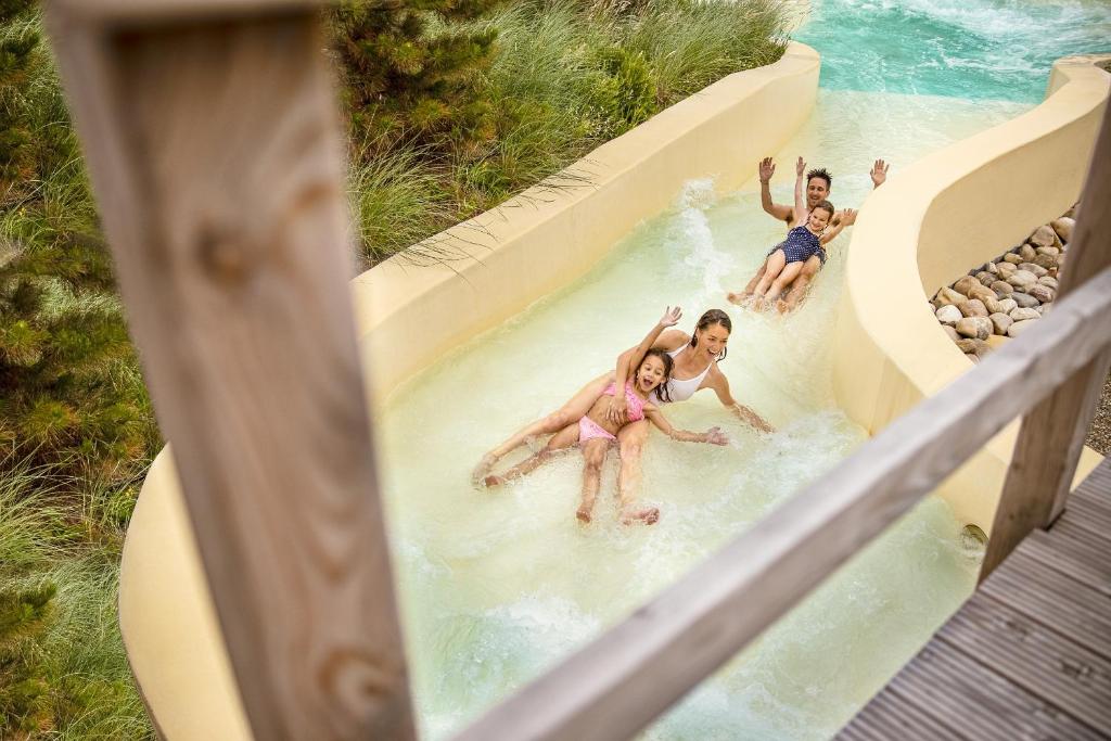 Beachhotel Zandvoort by Center Parcs - Resim 21