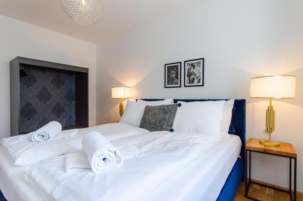 Posteľ alebo postele v izbe v ubytovaní Grand Quarters City Residence
