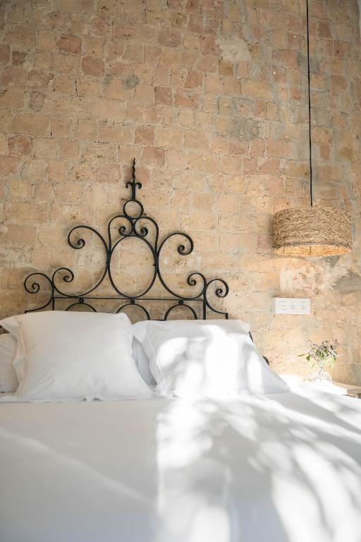 A bed or beds in a room at Casa de la Romanilla