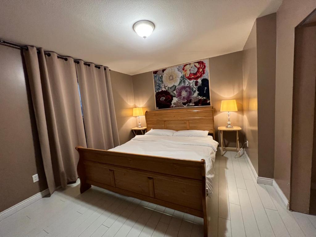 Postel nebo postele na pokoji v ubytování Bear Creek Suite
