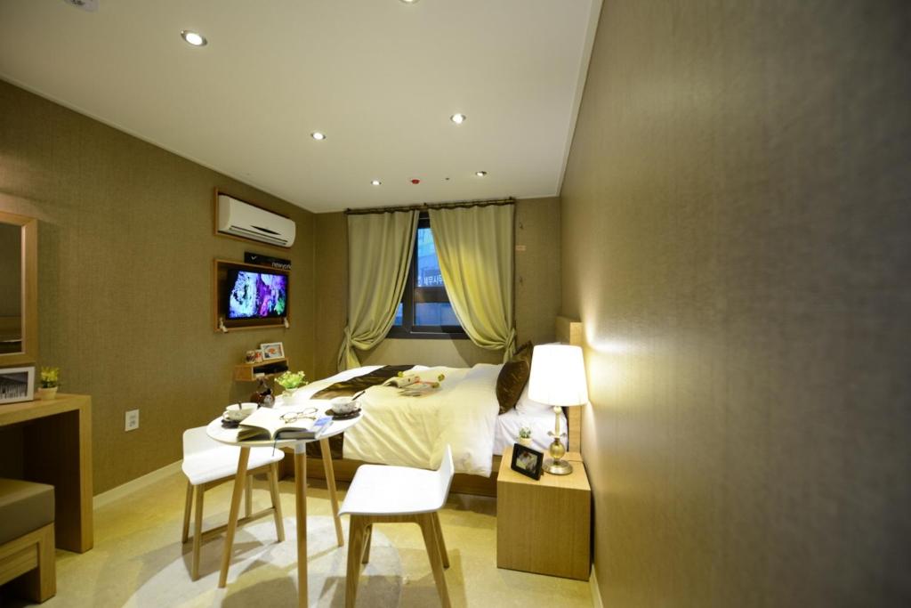 TV a/nebo společenská místnost v ubytování Dunsan Graytone Hotel