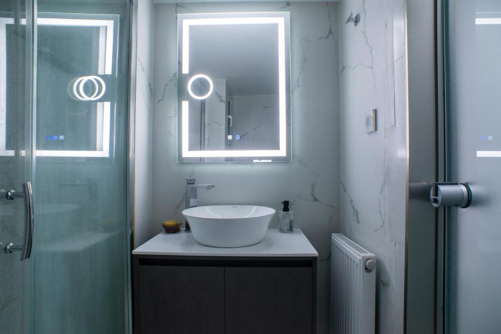 Koupelna v ubytování Modern-Lux Central 1 Bedroom Condo