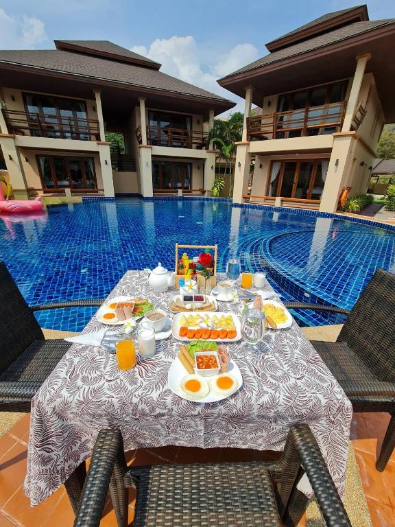 Bazén v ubytování Elegancy Resort Hua Hin nebo v jeho okolí