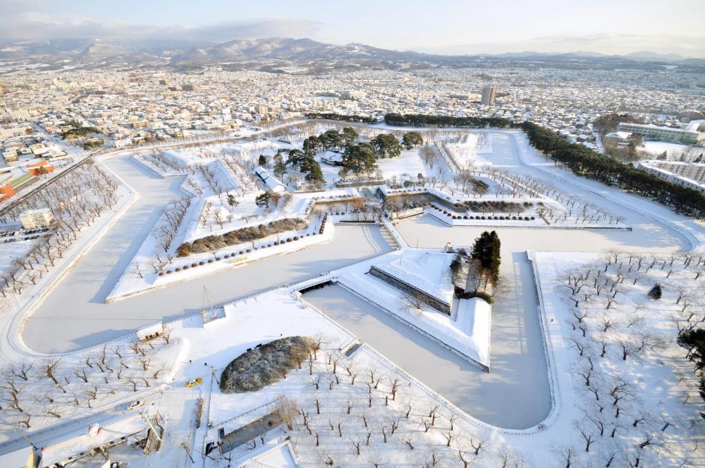 HOTEL MYSTAYS Hakodate Goryokaku saat musim dingin