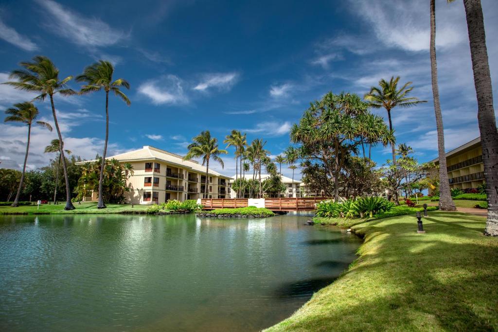Kaua'i Beach Villas E11, Top Floor, Ocean and Lagoon View (USA Lihue)