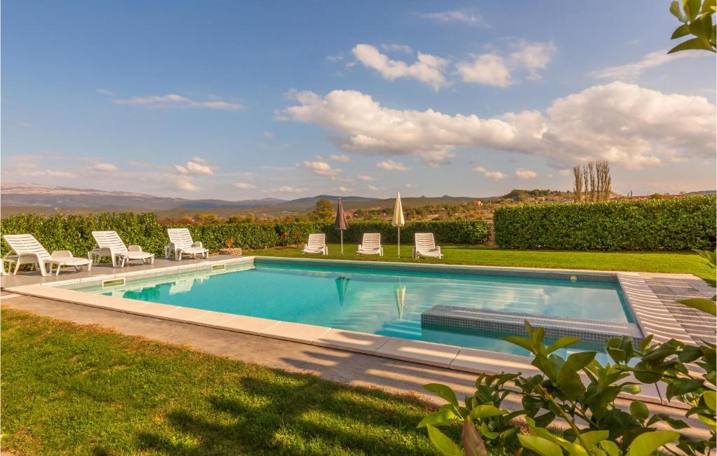 Fotografia z galérie ubytovania Stunning Home In Trilj With 4 Bedrooms, Wifi And Outdoor Swimming Pool v destinácii Trilj