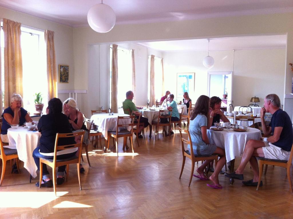 Hosté ubytování Vitaby Järnvägshotell