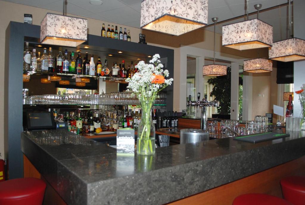 Lounge nebo bar v ubytování Fletcher Hotel Apeldoorn