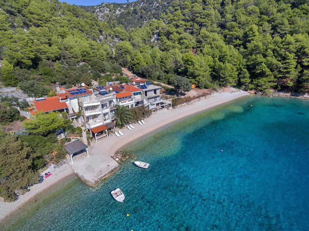 Apartments Robinzon Nikola
