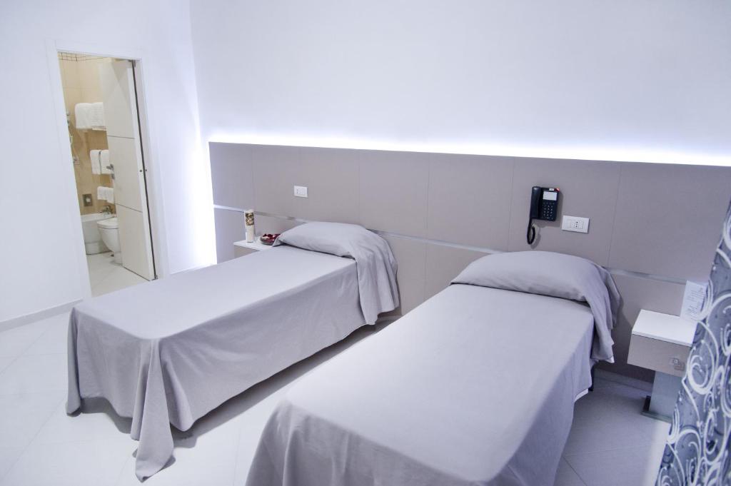 Łóżko lub łóżka w pokoju w obiekcie Hotel Regina