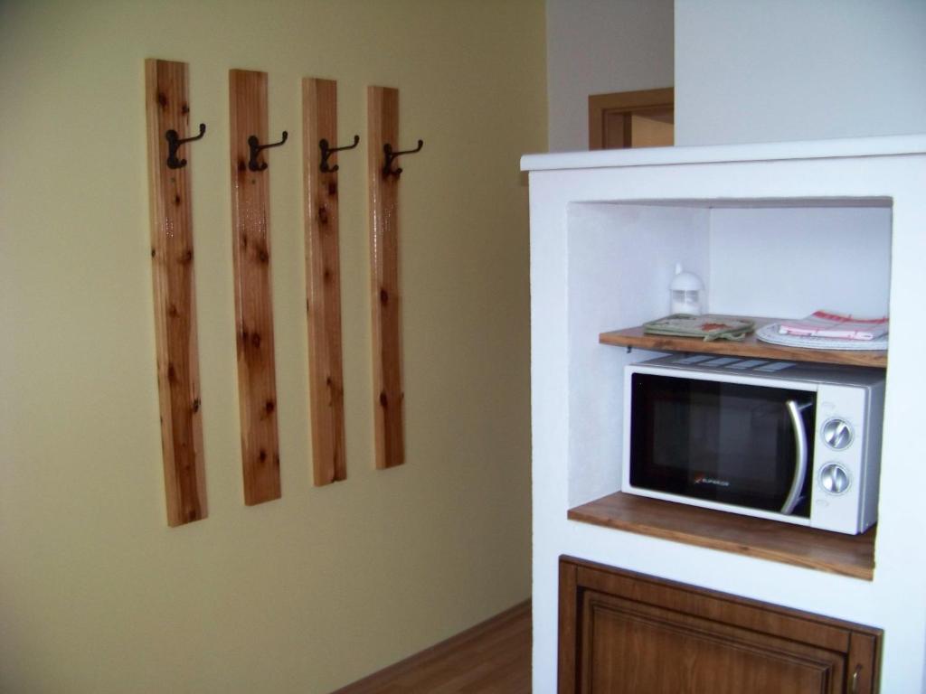 a kitchen with a microwave oven and a microwave at Tisá 488 in Tisá