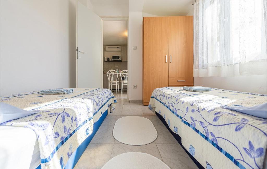 Fotografie z fotogalerie ubytování Cozy Apartment In Vir With Kitchen v destinaci Vir