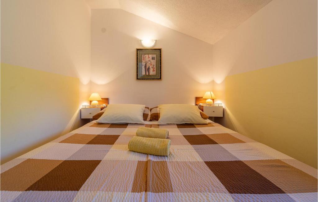 Fotografie z fotogalerie ubytování Cozy Apartment In Vir With Kitchen v destinaci Vir
