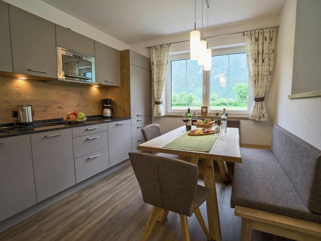 Kuchyňa alebo kuchynka v ubytovaní Flat near the ski area in Mayrhofen