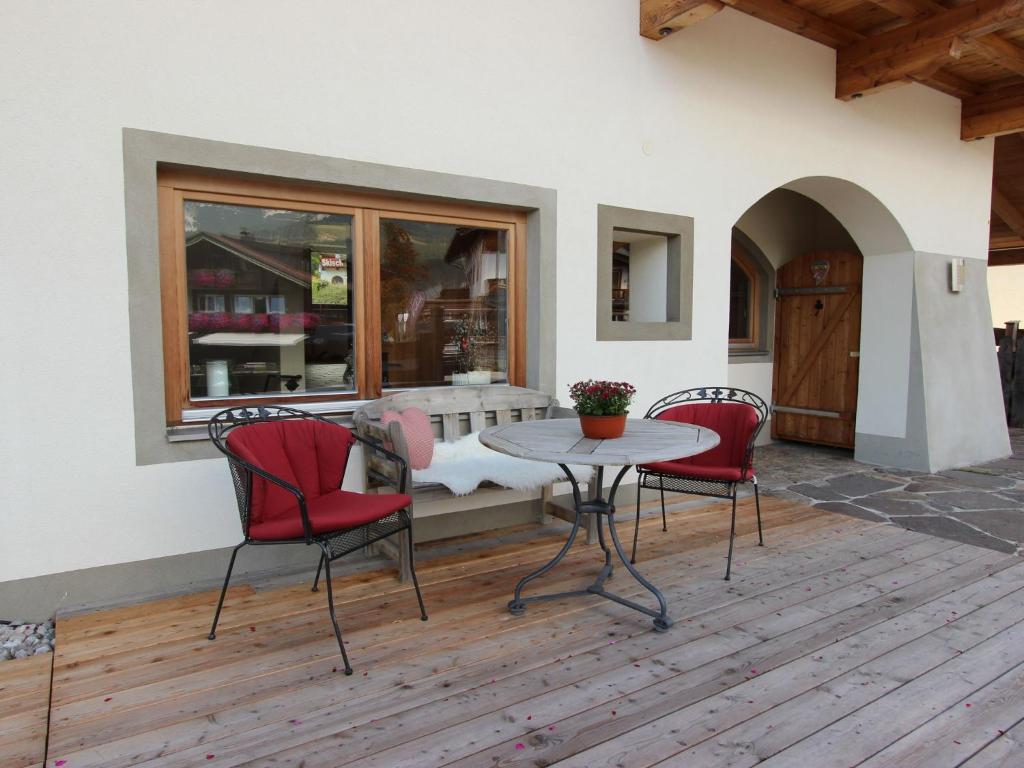Balkón alebo terasa v ubytovaní Chalet in Ellmau near Ski Lift