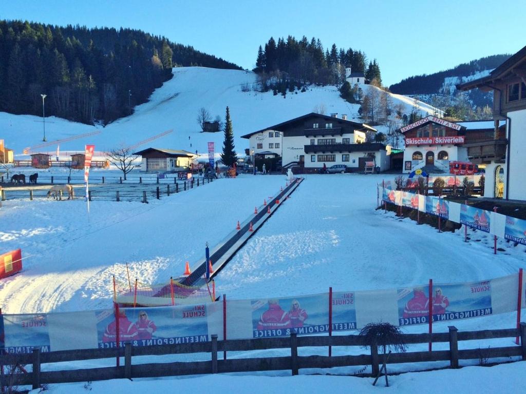 Chalet in Ellmau near Ski Lift v zime