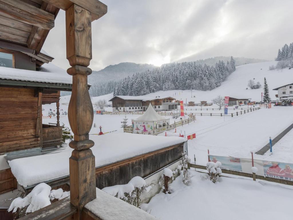 Chalet in Ellmau near Ski Lift v zime