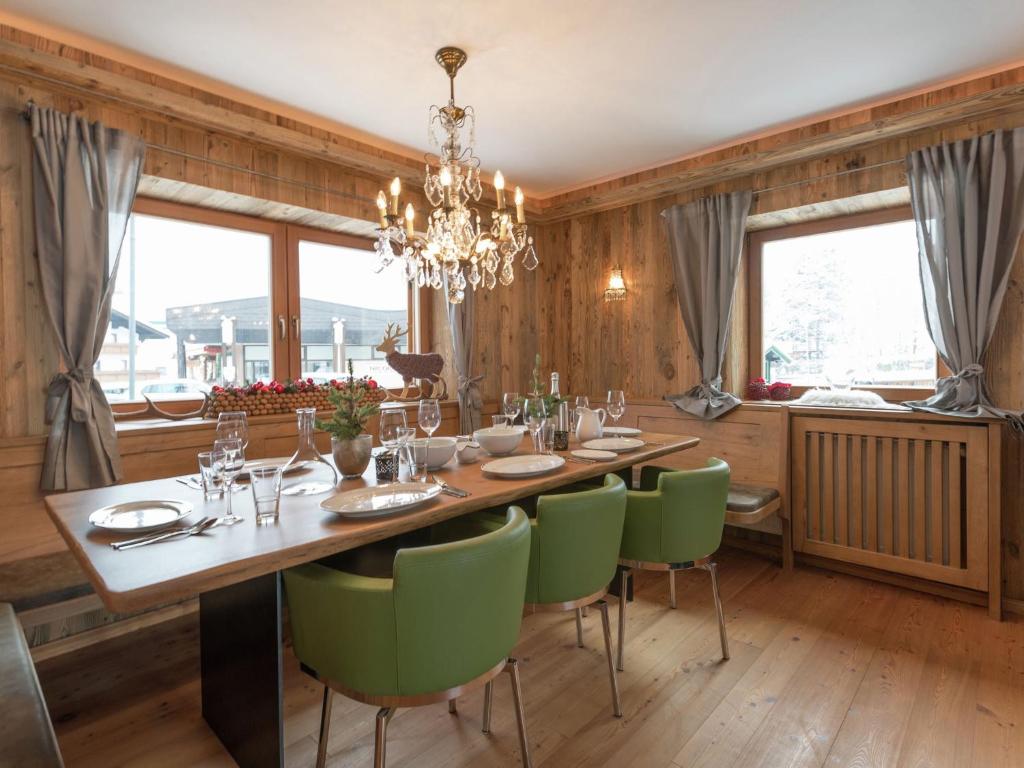 Reštaurácia alebo iné gastronomické zariadenie v ubytovaní Chalet in Ellmau near Ski Lift