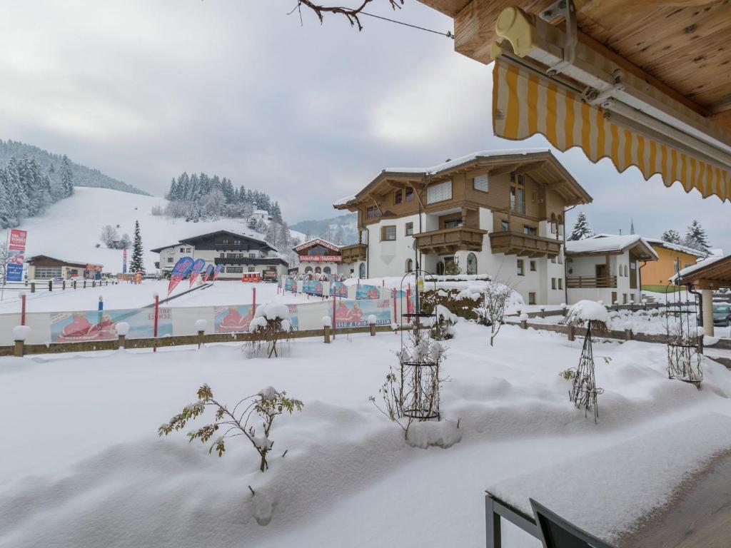 Chalet in Ellmau near Ski Lift v zime