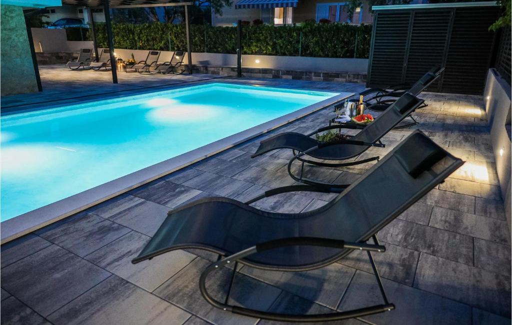 Bazén v ubytovaní Gorgeous Apartment In Zadar With Wifi alebo v jeho blízkosti