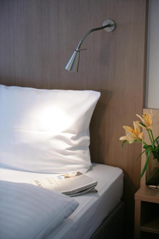 Postel nebo postele na pokoji v ubytování Hotel Senator München