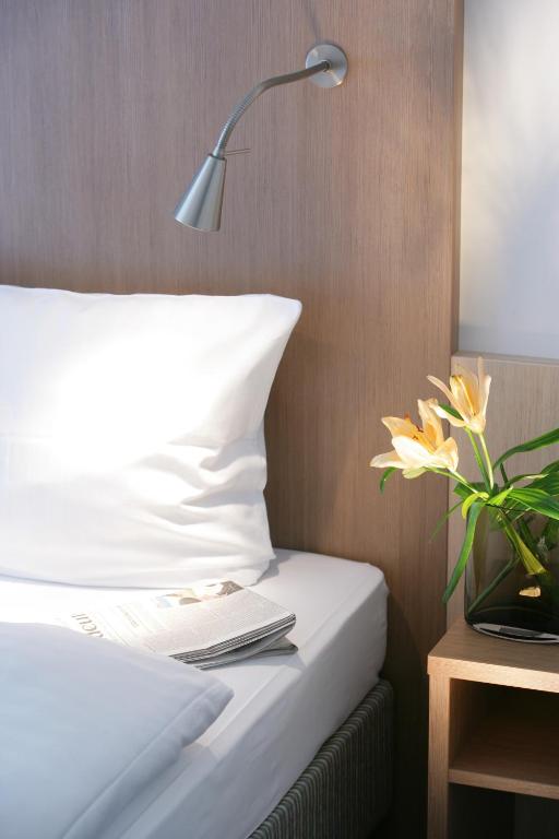 Postel nebo postele na pokoji v ubytování Hotel Senator München