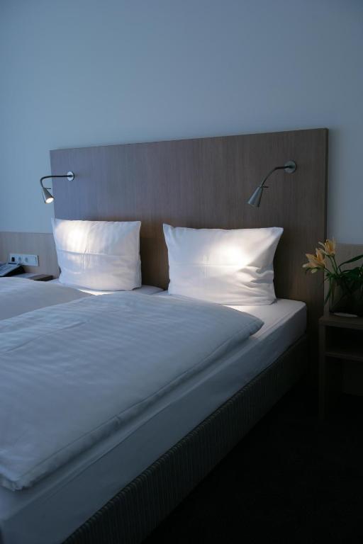 Postel nebo postele na pokoji v ubytování Hotel Senator München