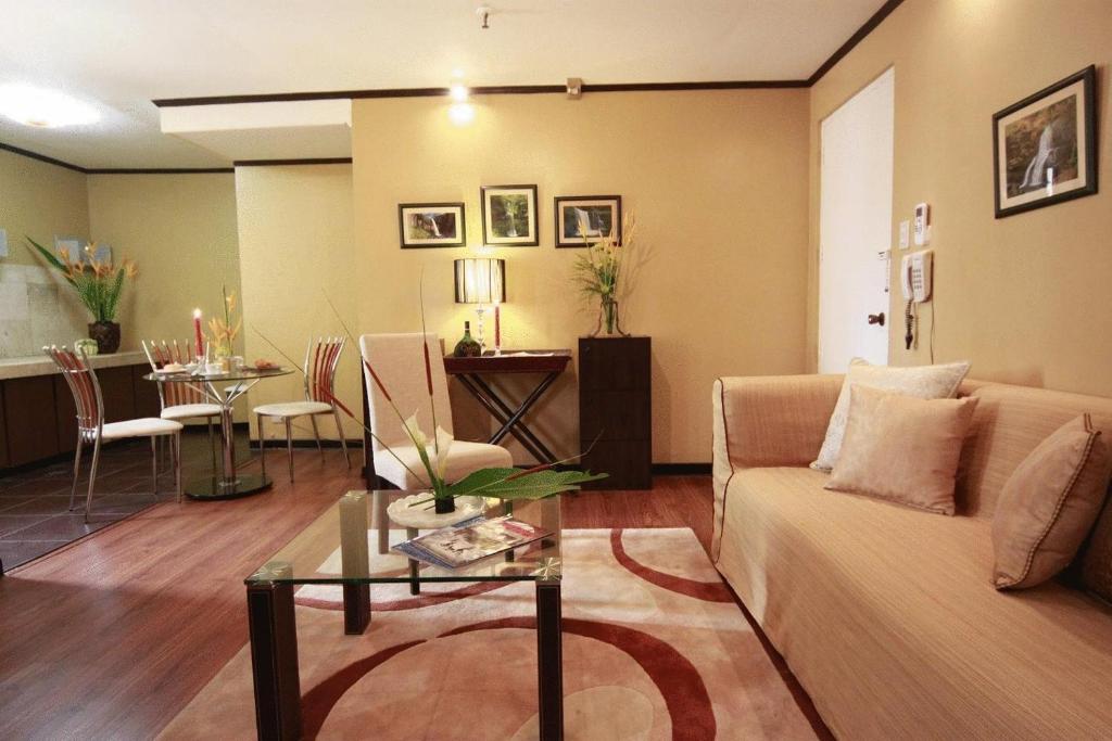 Posezení v ubytování Manila Manor Hotel
