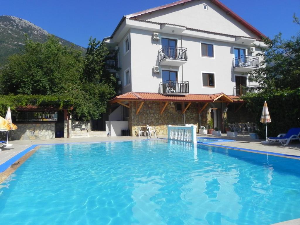 Bazén v ubytování Star Hotel nebo v jeho okolí