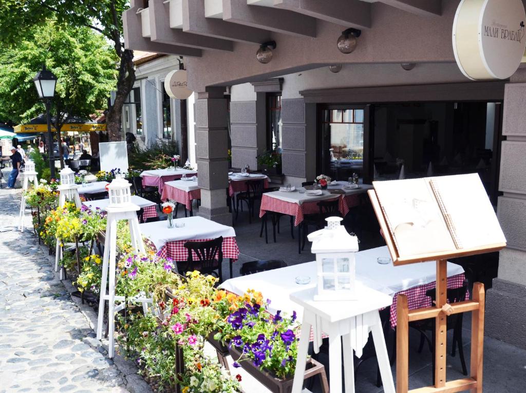 Restaurace v ubytování Garni Hotel Le Petit Piaf