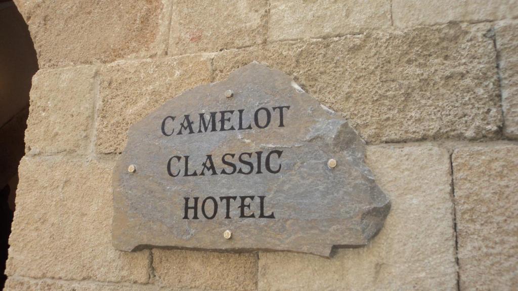 Certifikát, hodnocení, plakát nebo jiný dokument vystavený v ubytování Camelot Traditional & Classic Hotel