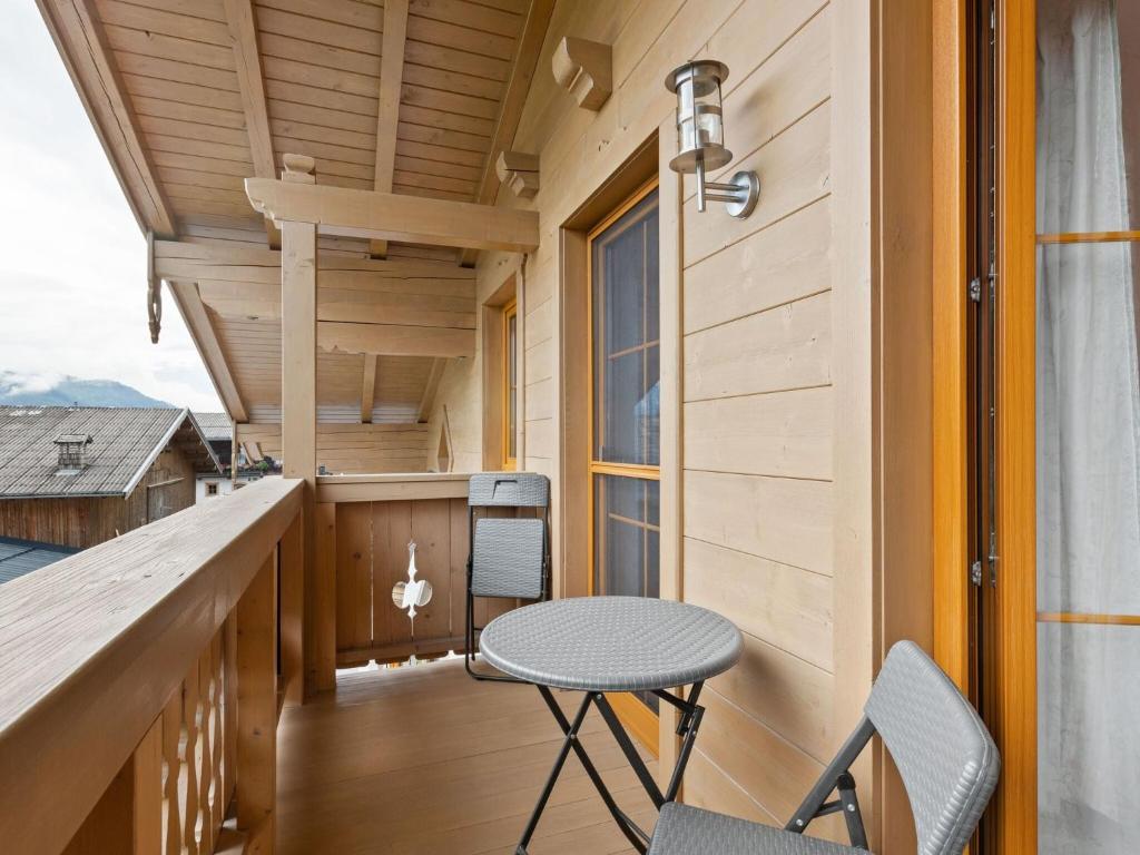 Ein Balkon oder eine Terrasse in der Unterkunft Spacious Villa with Sauna in Mittersill