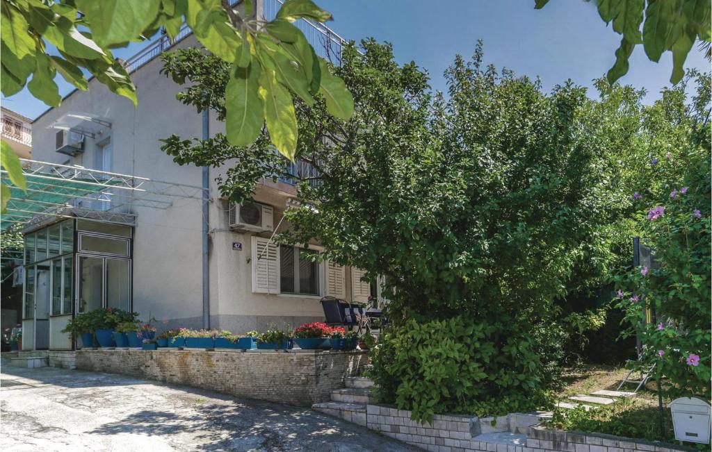 Vonkajšia záhrada v ubytovaní Holiday Home Podstrana - 04