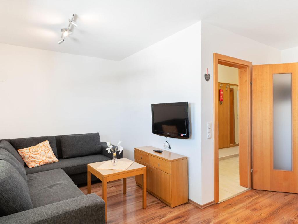 Telewizja i/lub zestaw kina domowego w obiekcie Apartment in Saalfelden near Ski Slopes