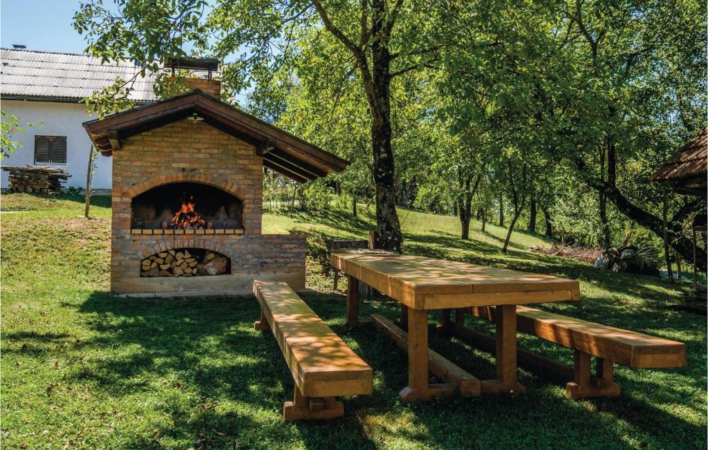 Zahrada ubytování Two-Bedroom Holiday Home In Ozalj