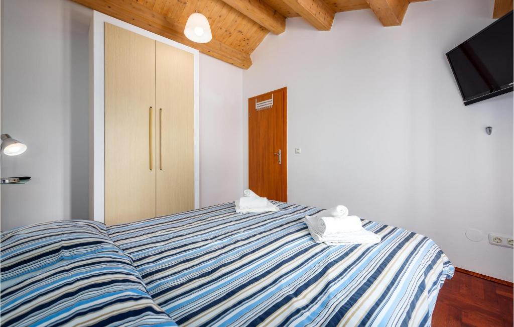 Posteľ alebo postele v izbe v ubytovaní Cozy Home In Bale With Sauna