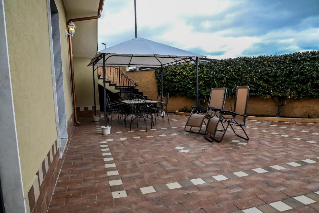 Patio lub wspólna przestrzeń na świeżym powietrzu w obiekcie Etna Dimora dei Saponari