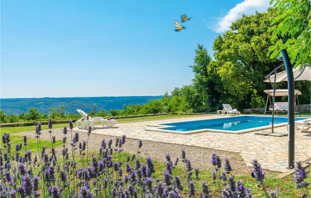 Bazén v ubytovaní Holiday Home Labin 42 alebo v jeho blízkosti