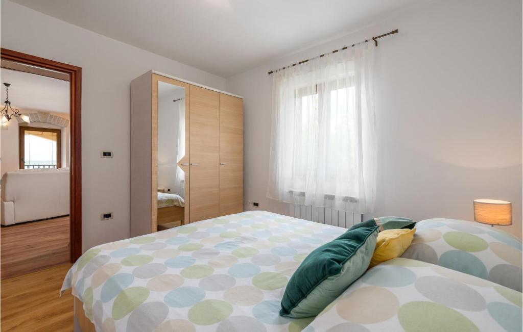 Posteľ alebo postele v izbe v ubytovaní Holiday Home Labin 42