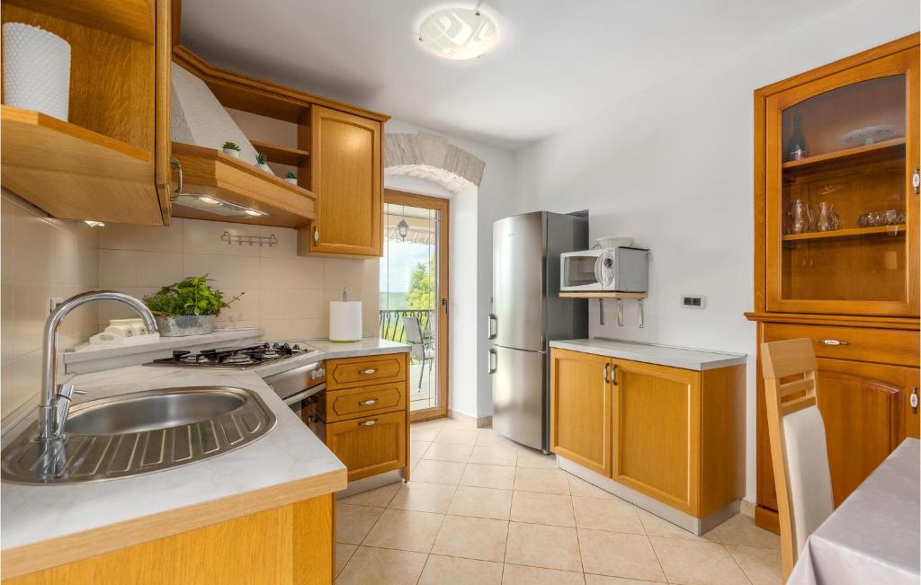 Kuchyňa alebo kuchynka v ubytovaní Holiday Home Labin 42