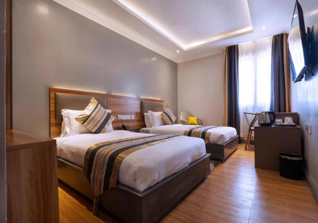 Postel nebo postele na pokoji v ubytování Raha Suites - Westlands