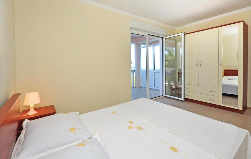 Posteľ alebo postele v izbe v ubytovaní Apartment Mimice With Sea View 382