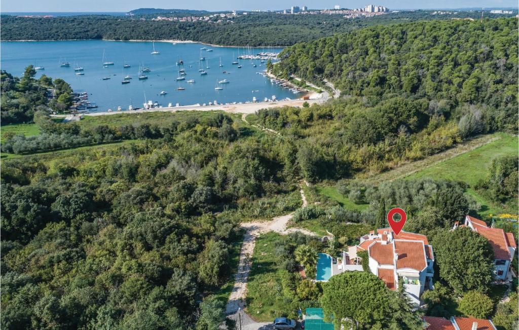 an aerial view of a house with a lake and boats at Amazing Apartment In Pula With 1 Bedrooms, Wifi And Outdoor Swimming Pool in Pula